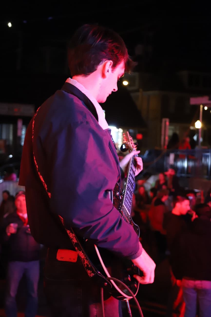 The Fretters performing